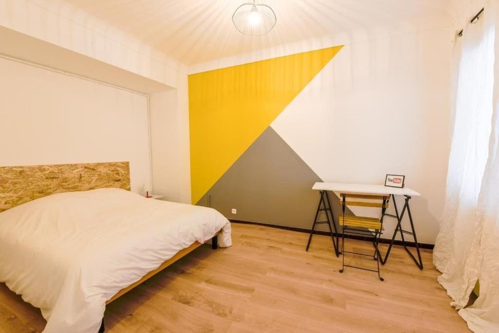 Charmant Logement Plein Pied Au Coeur Du Village Castelculier Exteriör bild